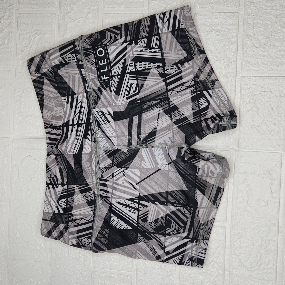 FLEO Crew Power High Rise 4” shorts size small.